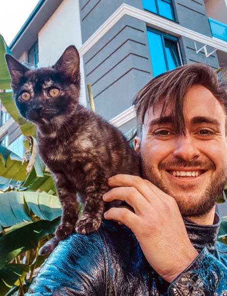Алексей Безус упаковал свои вещи и ушёл с поляны.