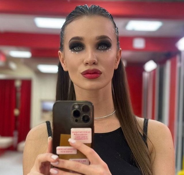 Тырлышкина осуждает дружбу Дорожкиной и Яббарова
