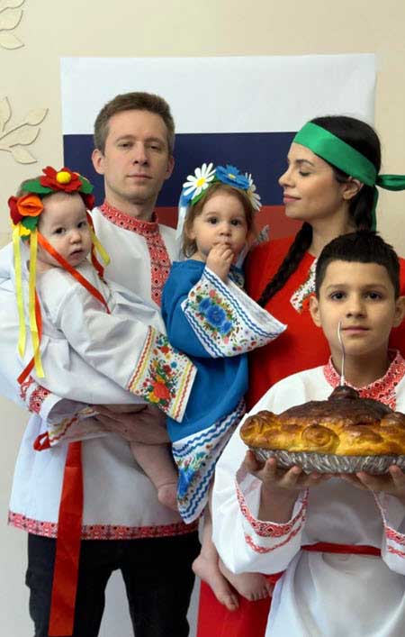 Алиана Устиненко заявила, что Саша Гобозов преследует ее семью и Роберта.