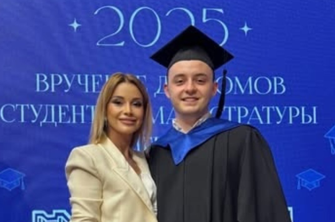 Ольга Орлова радуется тому факту, что её сын успешно завершил обучение в магистратуре МГИМО.