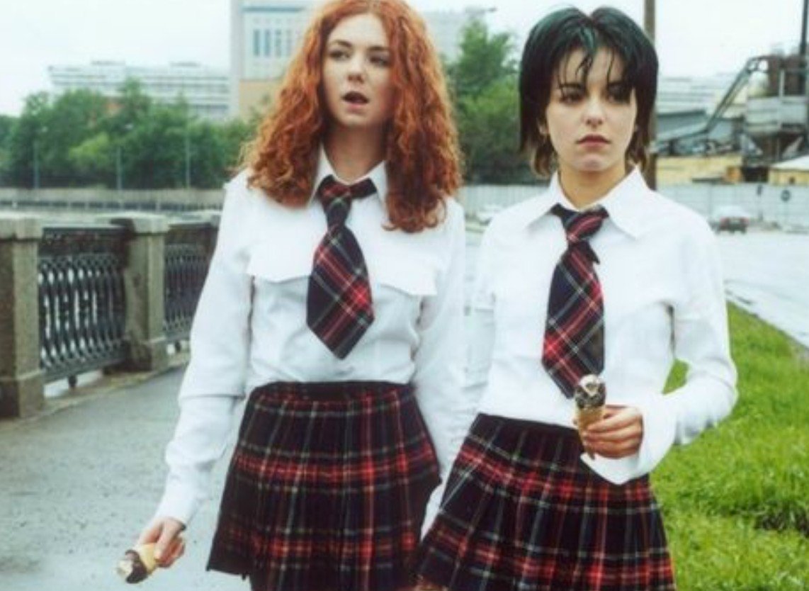 Коллектив под названием "t.A.T.u" прекратил использовать провокационное поведение во время выступлений.