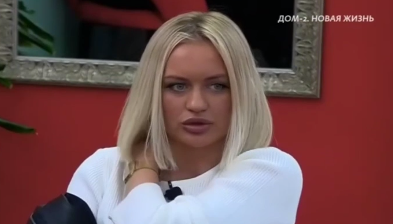 Элина Рахимова приняла решение перебраться в женскую комнату.