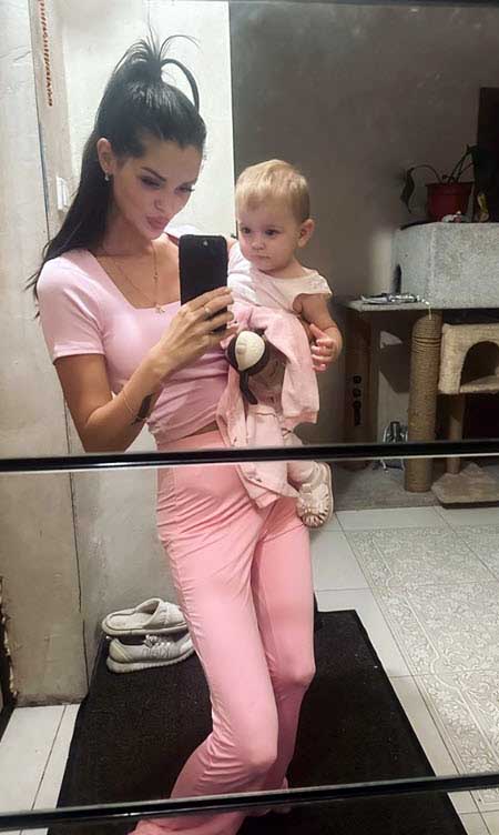 Девочка по имени Анджелина Евстропова была доставлена в медицинское учреждение.