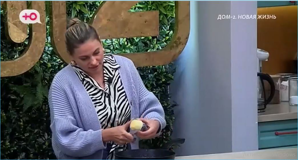 Новички на проекте "Дом 2" вынуждены конкурировать с опытными участницами за свое место под солнцем.