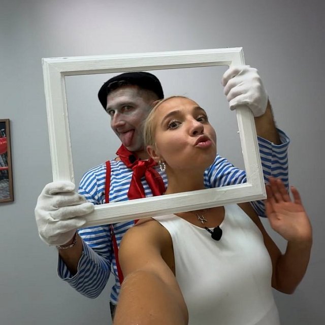 Луковкин направил Филиппова в ресторан "Париж", не покидая территорию реалити-шоу "Дом-2".