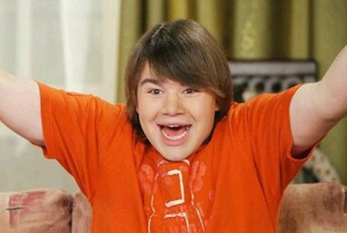 Падчерица Пллежайкина из "Папиных дочек" пытается наладить общение с родным братом