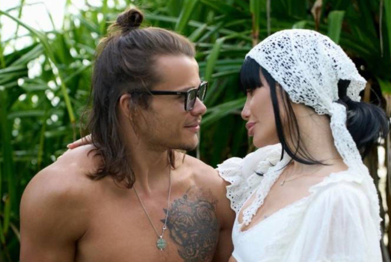 Айза Долматова выходит замуж