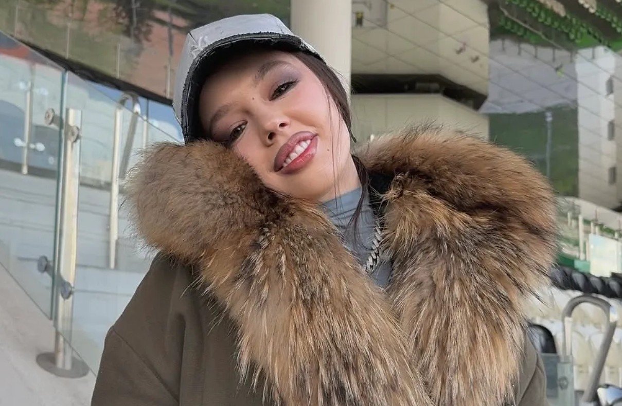 Инстасамка расплакалась на шоу Ксении Собчак