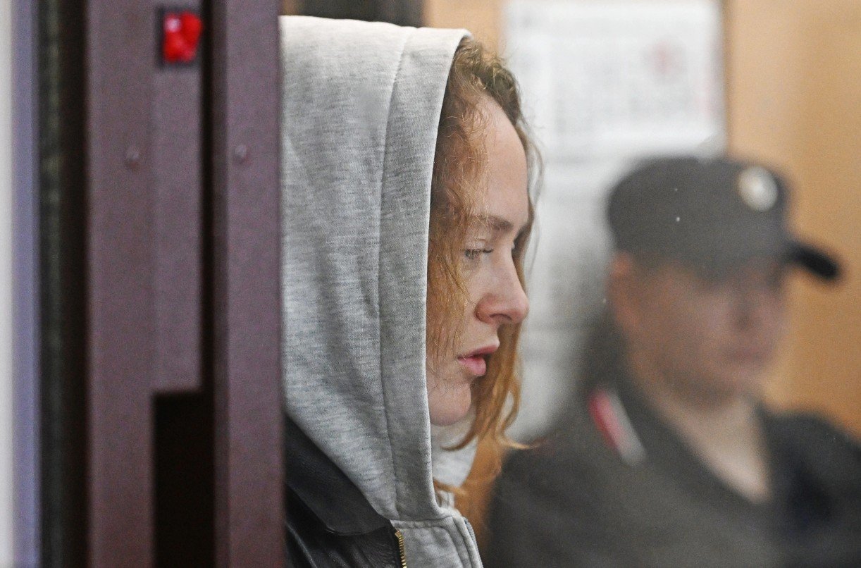 Суд продлил Аглае Тарасовой меру пресечения