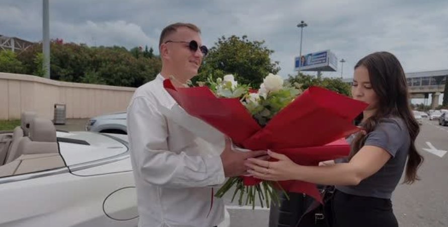 Елена Тепловодская проявила модный стиль, предъявив Илью Яббарова.