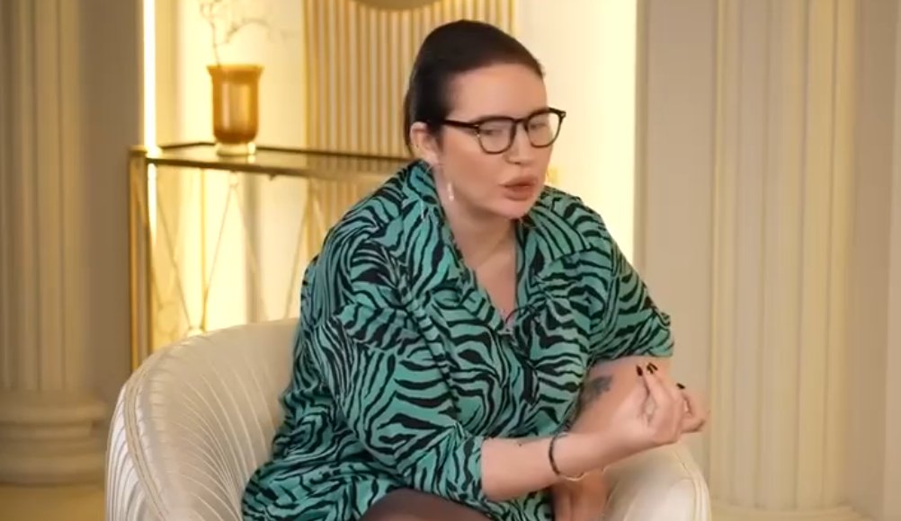 Саша Черно призналась, что выпивает из-за того, что у ребенка аутизм