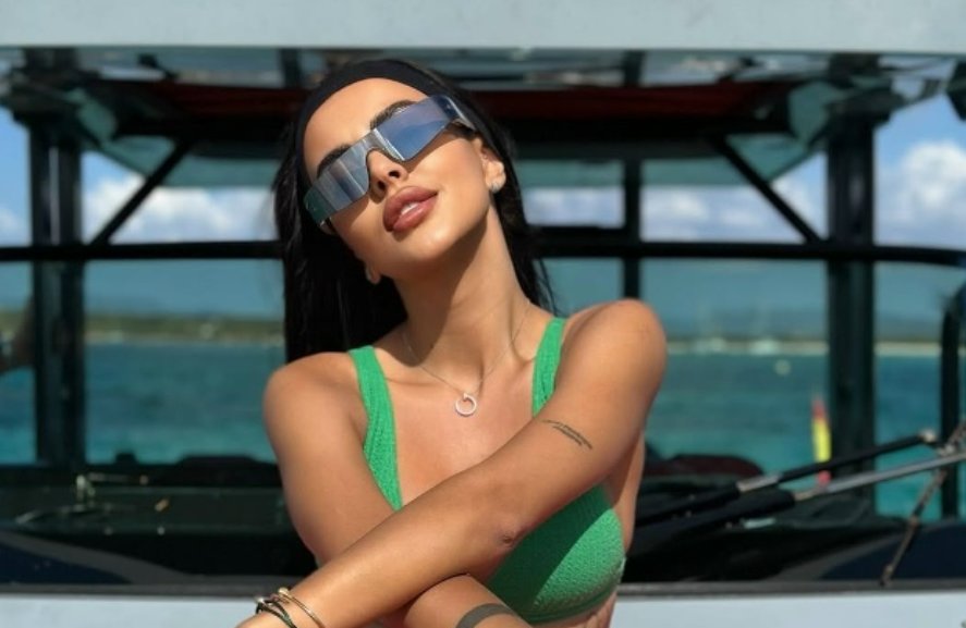 Кристина Бухынбалтэ бесплатно раздаёт свои вещи