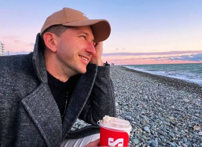 Дмитрий Луковкин в своей берлоге приютил Дорожкину с подругами