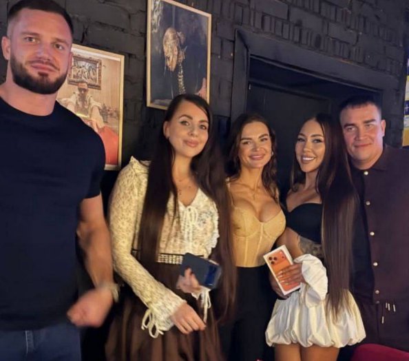 Алёна Рапунцель отметила 29 лет в кругу семьи