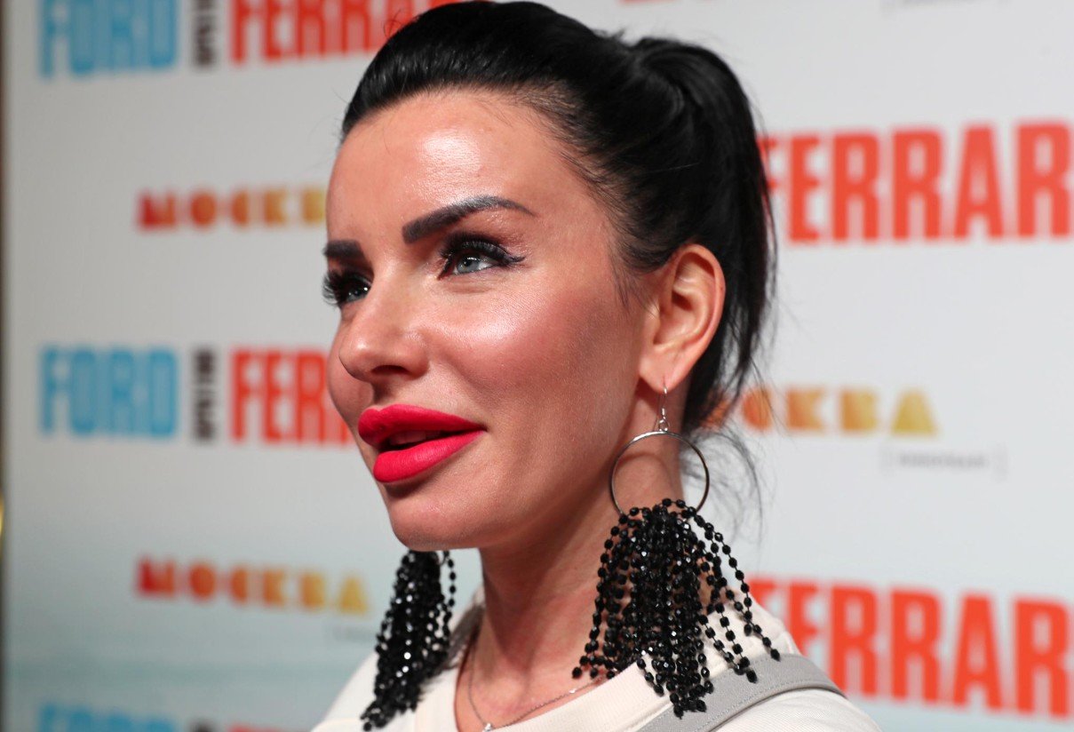 Солистка группы "Тату" отреагировала на критику своей внешности