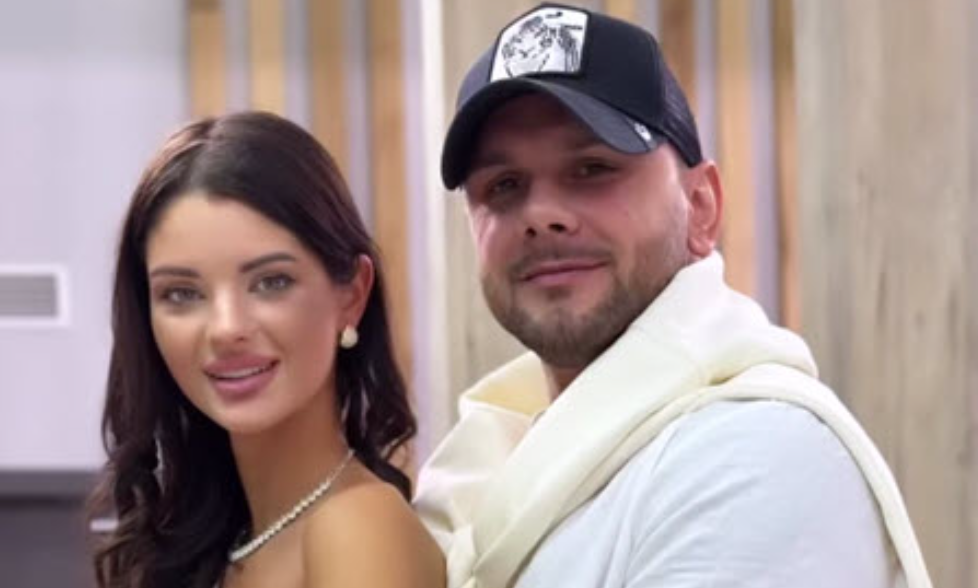 Анна Самонина собирает чемоданы из-за ссоры с мужем Максимом Евстроповым