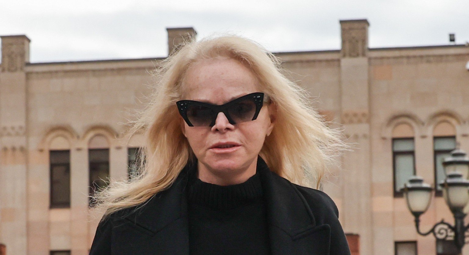 Мошенники продемонстрировали перед Долиной паспорт "человека-паука"