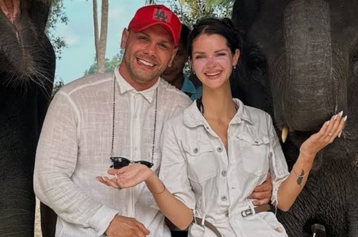 Анна и Максим Евстроповы переехали в страну, где спят на полу