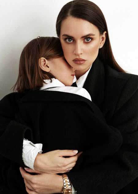 Александра Артемова учит дочь не есть «ужасную еду для бедных»