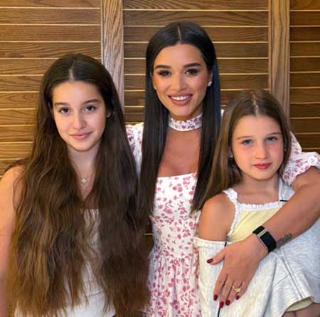 Скандальный ролик с участием младшей дочери Ксении Бородиной активно обсуждается в соцсетях