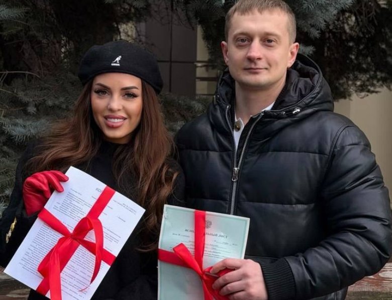 Юлия Ефременкова поздравила Мондезира с Новым годом - долг 400 тысяч рублей по алиментам