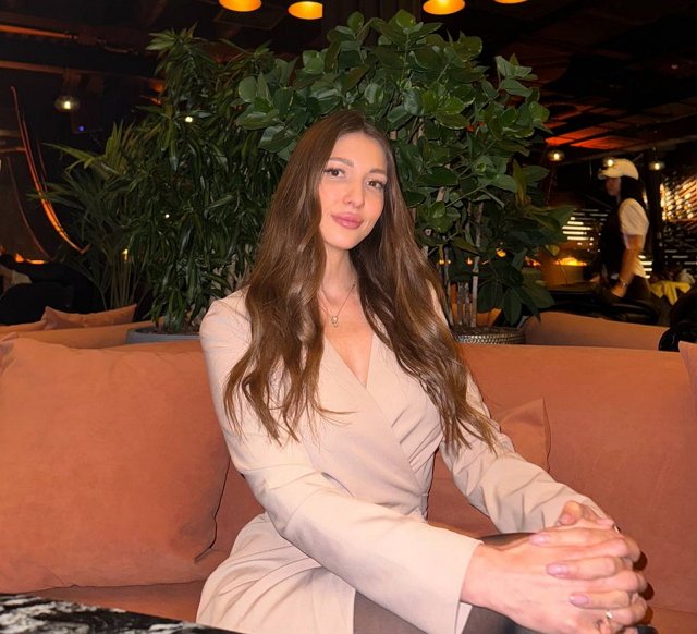 Яна Захарова разругалась с друзьями своего супруга