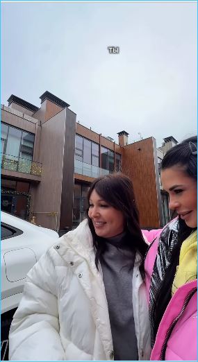 Ирина Пинчук исполнила мечту своей мамы, подарив ей автомобиль