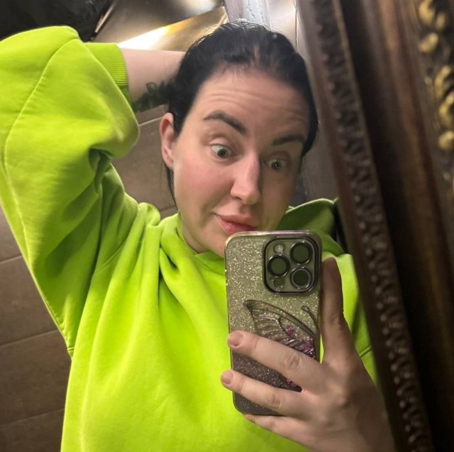 Александра Черно радуется дорогому подарку от знакомой