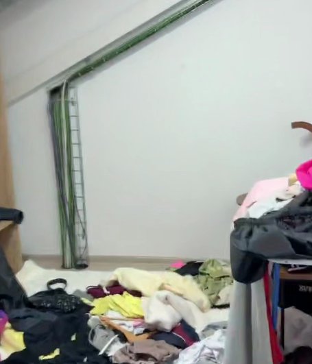 Уборка в комнате помогла Элине Рахимовой наладить общение с Гурандой