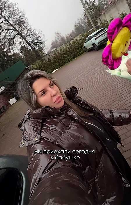 Майя Донцова навестила свою бабушку, которая находится в реабилитационном центре