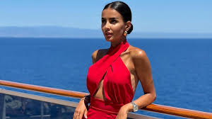 Кристина Бухынбалтэ уже год как одна и все еще страдает из-за Барзикова