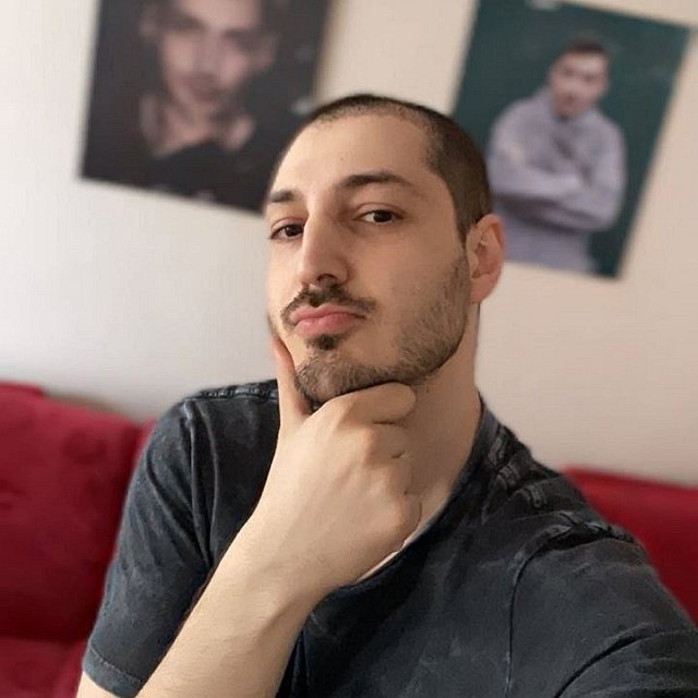 Оганесян шокировал подписчиков, засунул голову в унитаз