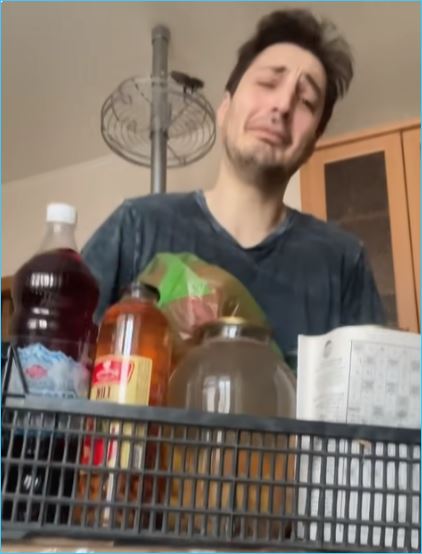 Иосиф Оганесян тоскует по родителям, пока Саша Черно готова реализовать свои планы