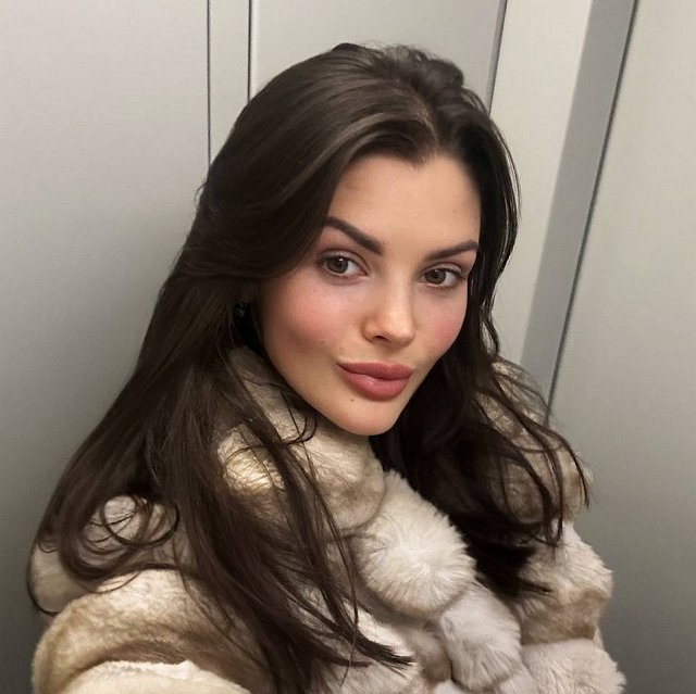 Анна Евстропова радуется подаркам от поклонниц для дочки