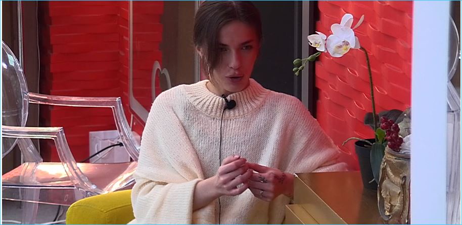 Милана Коломеец гордится букетами цветов, подаренных Ильей Яббаровым