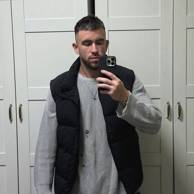 Игорь Григорьев позвал Катю Квашникову в снежную пещеру