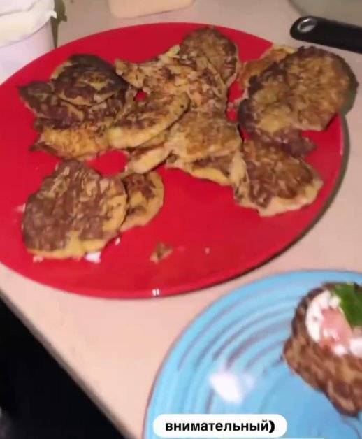 Амин Соколовский ухаживает за Элиной Рахимовой ради выгоды?