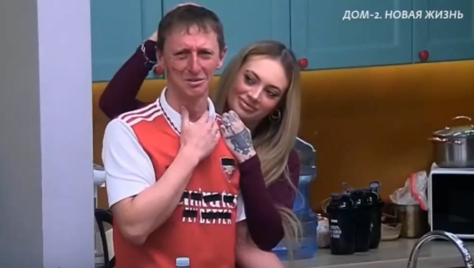 Артём Гавришов передал Альберту Граковичу загадочный чёрный конверт