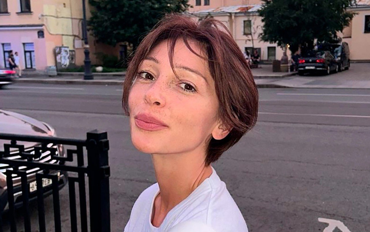 По интернету начали распространяться слухи о том, что Настя Ивлеева может быть беременна.