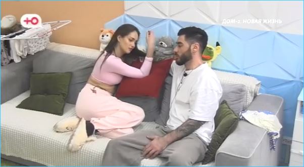 Стало известно, что Тигран Салибеков запрещает ночевать в своей квартире жене и сыну Леончику