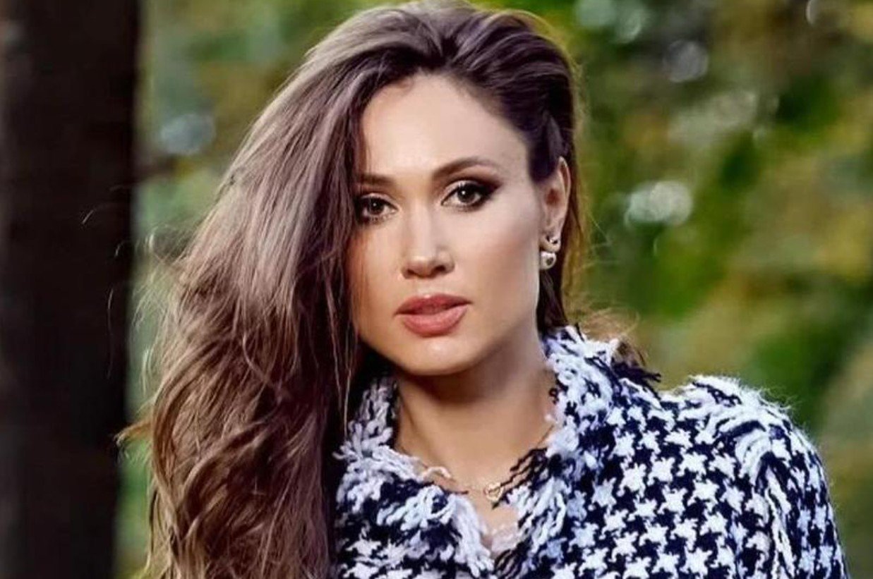 Бывшая жена Романа Товстика запела