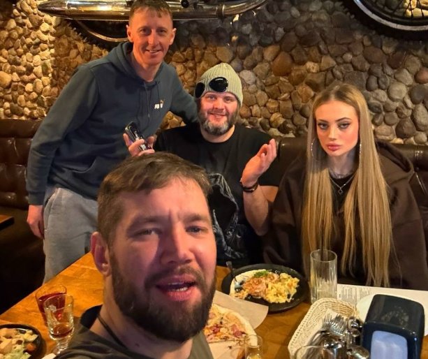 Альберт Гракович продолжает знакомить Карпову с друзьями в Борисове