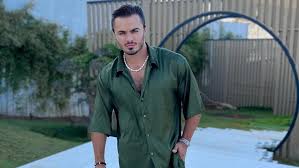 Алексей Купин показал свою съемную квартиру в Москва-Сити