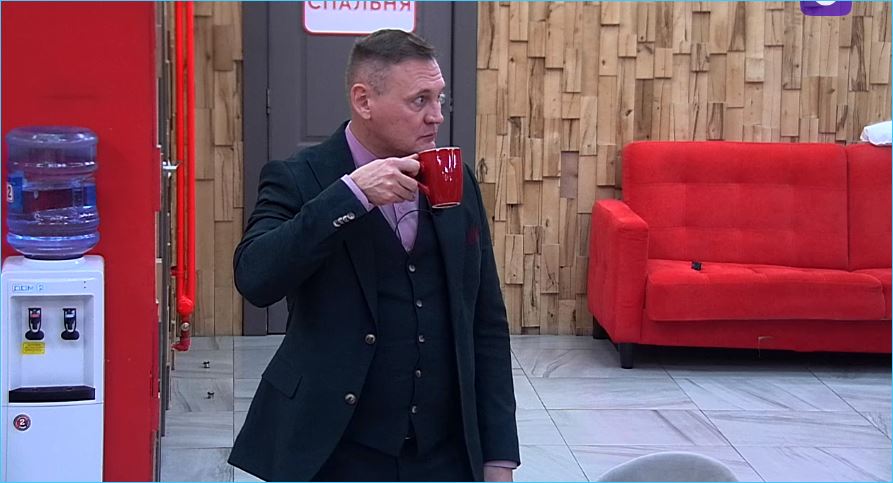 Степан Меньщиков навестил в Таиланде Ангелину Монах и дочь Степанию