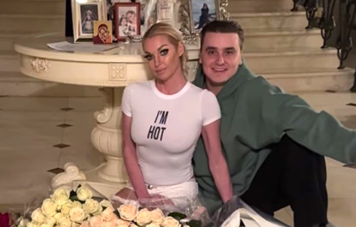 Анастасия Волочкова раскрыла возраст своего прощания с невинностью