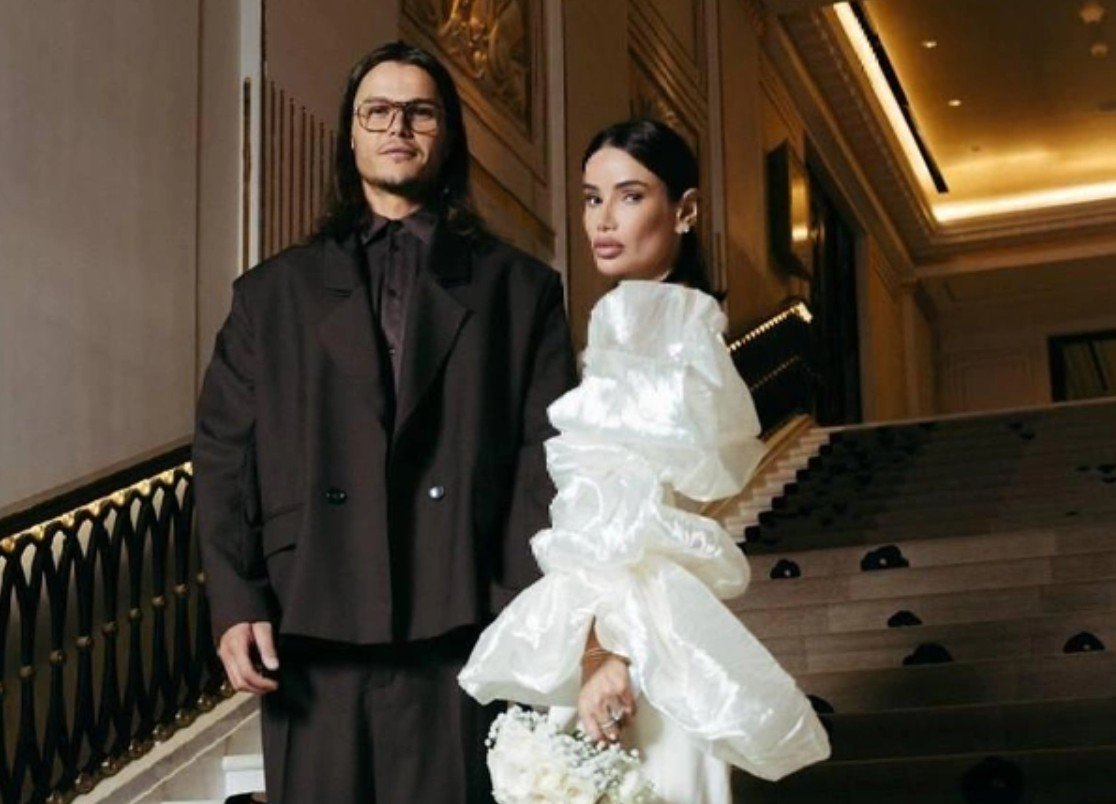 Айза отложила свадьбу до лучших времен