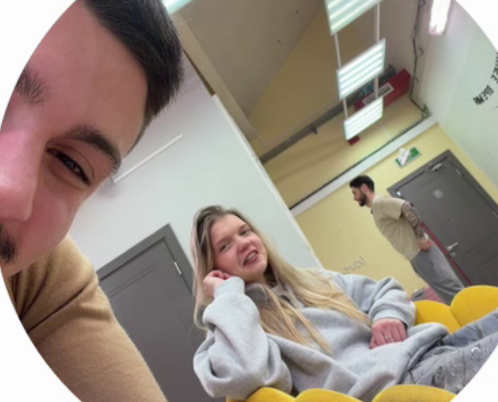 Никиту Гуранду заселили в одну комнату с футболисткой