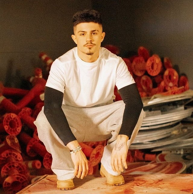 Никита Гуранда опять флиртует с Элиной Рахимовой