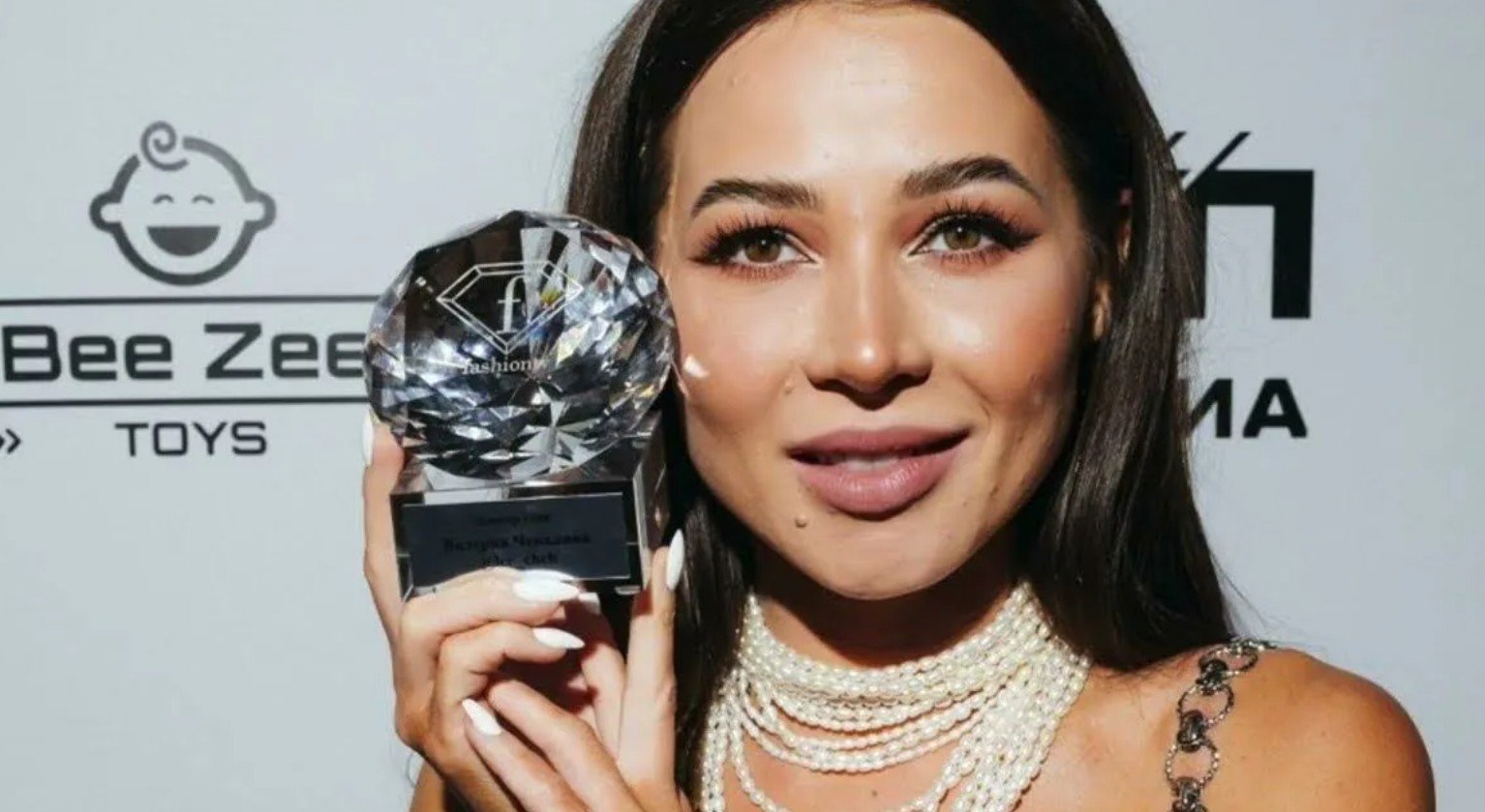 Лерчек в четвертый раз стала мамой