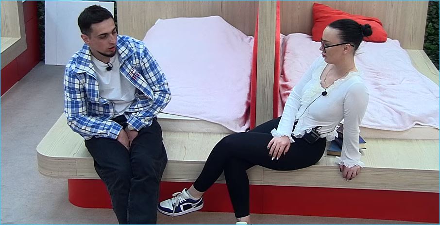 Руслан Асланов выпросил прощение у Карины Тетуевой